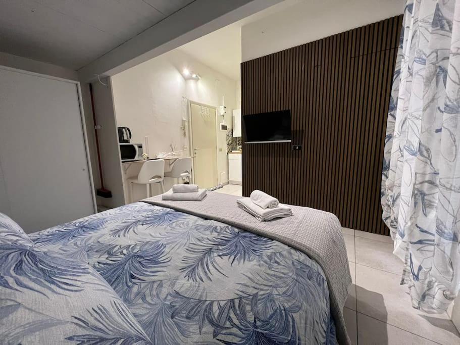 Tiny & Cosy Studio Flat In Como Exteriör bild