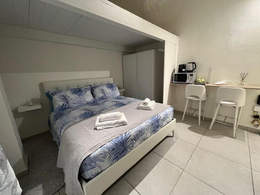 Tiny & Cosy Studio Flat In Como Exteriör bild