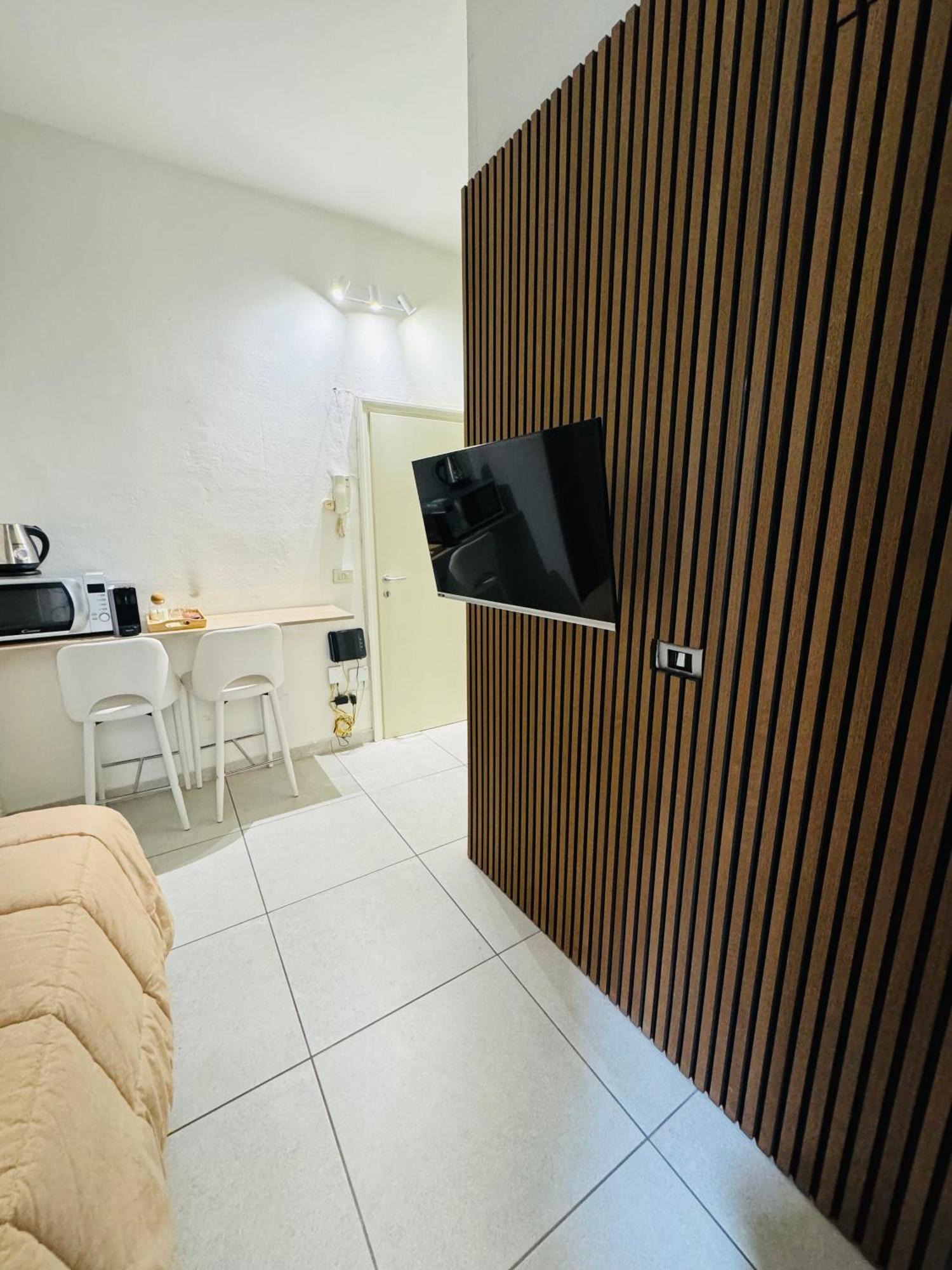 Tiny & Cosy Studio Flat In Como Exteriör bild