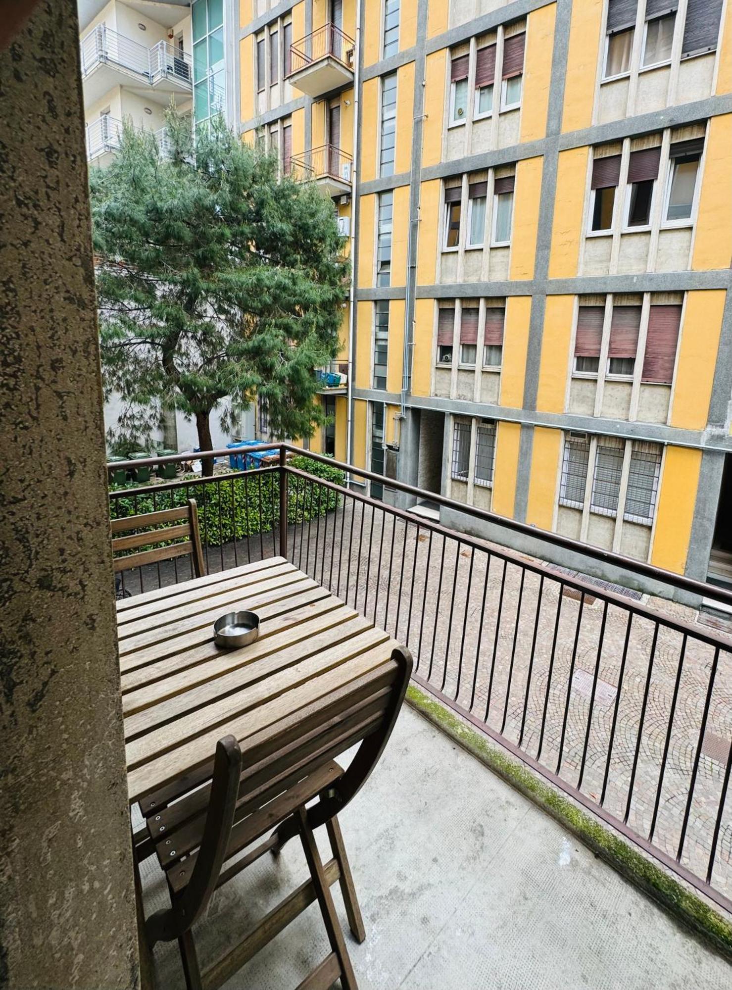 Tiny & Cosy Studio Flat In Como Exteriör bild