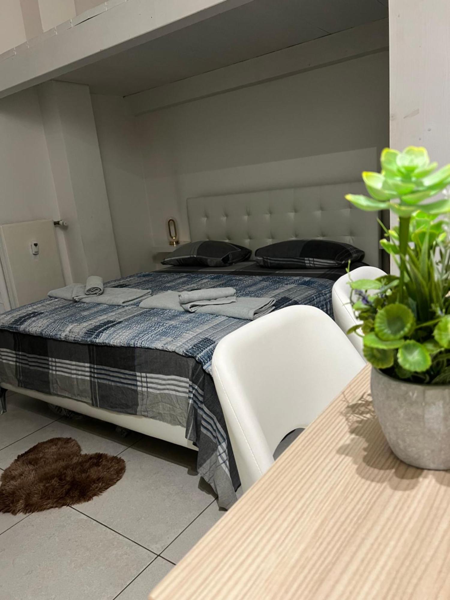 Tiny & Cosy Studio Flat In Como Exteriör bild