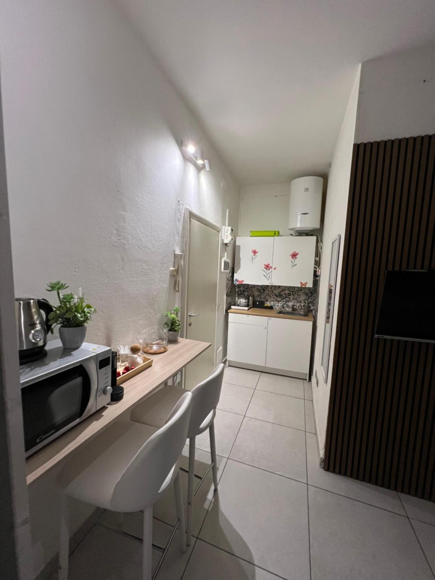 Tiny & Cosy Studio Flat In Como Exteriör bild